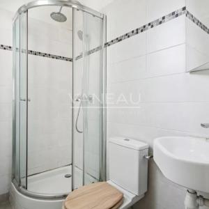 PARIS XVème Nord – Place du commerce 2/3 pièces – Vue dégagée to