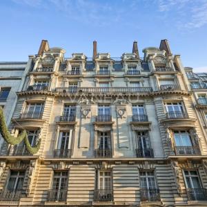 Paris IIème - Place Vendôme - Rare à la vente.