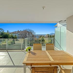 Cannes Montrose : Appartement en dernier étage, avec vue mer à v