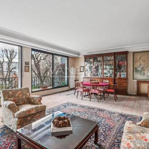 Paris VIIème - VUES JARDINS - 3/4 chambres