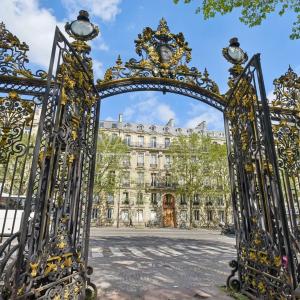 PARIS VIII - Parc Monceau - Appartement Haussmannien de 2 pièces