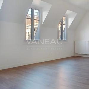 PARIS XVII - Appartement en étage élevé avec deux chambres - Rue