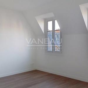 PARIS XVII - Appartement en étage élevé avec deux chambres - Rue