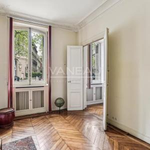 PARIS VIII - Parc Monceau - Appartement Haussmannien de 2 pièces