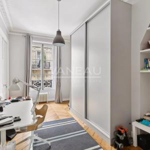 Paris IXe - rue de Liège - 6 pièces, 4 chambres - Standing