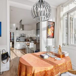 Paris IXe - rue de Liège - 6 pièces, 4 chambres - Standing