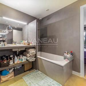 Terrasse et balcon. Cave et parking