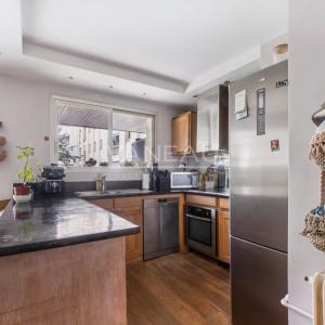 Terrasse et balcon. Cave et parking