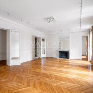 Paris XVIe Trocadéro - Vue tour Eiffel  Appartement Familial et 