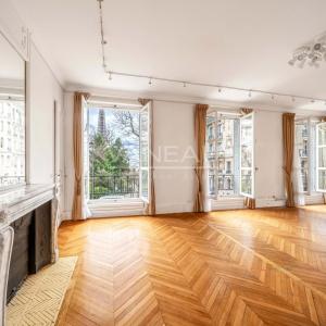 Paris XVIe Trocadéro - Vue tour Eiffel  Appartement Familial et 