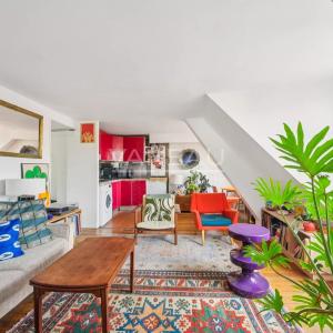 PARIS IIIe - Bretagne - Dernier étage calme et ensoleillé avec v