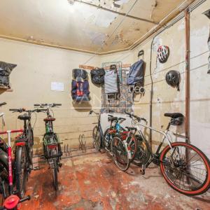 PARIS IIIe - Bretagne - Dernier étage calme et ensoleillé avec v