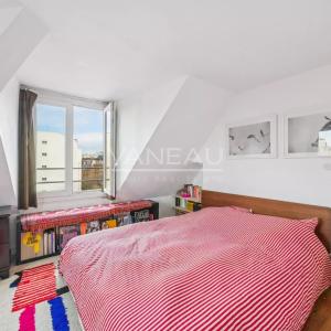 PARIS IIIe - Bretagne - Dernier étage calme et ensoleillé avec v