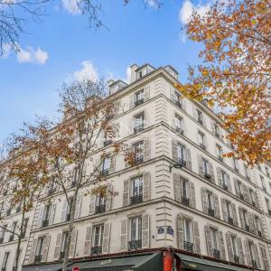 PARIS IIIe - Bretagne - Dernier étage calme et ensoleillé avec v