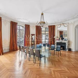 Paris XVIe - IENA - Place de l'Amiral de Grasse.