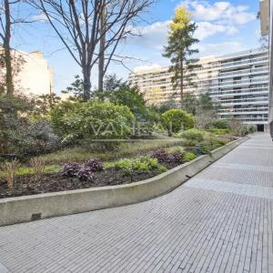 Paris XVIème - 3 pièces avec balcon - vue dégagée - vendu occupé