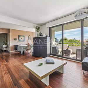 SURESNES - Appartement familial avec terrasse et balcon.