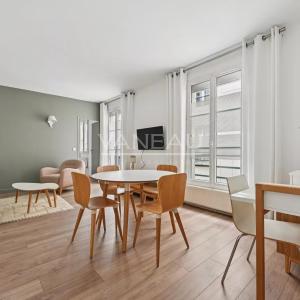 PARIS XVIe - Charmant deux pièces clés en main.