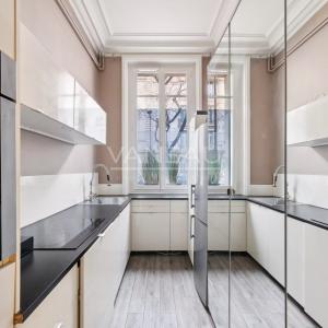 Paris XVIe Trocadéro Grand Studio de 44 m2 loi Carrez