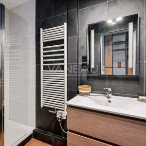 RUE DE VAUGIRARD - MEUBLÉ