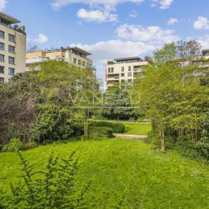 Paris XVIIe - Appartement familial avec terrasse, vue dégagée.
