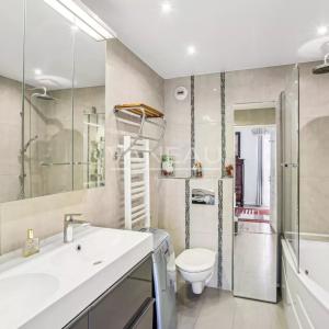 Paris XVIIe - Appartement familial avec terrasse, vue dégagée.