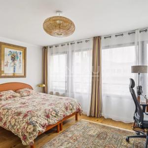 Paris XVIIe - Appartement familial avec terrasse, vue dégagée.