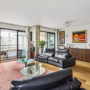 Paris XVIIe - Appartement familial avec terrasse, vue dégagée.