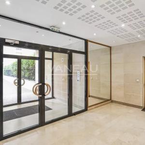 Paris XVIIe - Appartement familial avec terrasse, vue dégagée.