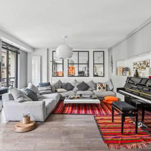 Paris VIIIe - Avenue Montaigne / Place François 1er