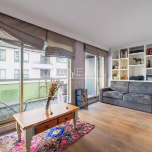 Terrasse et balcon. Cave et parking