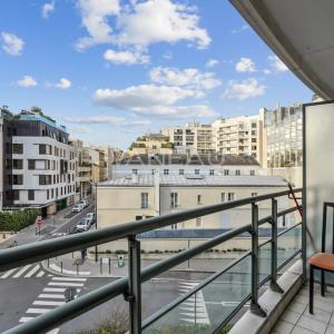 Boulogne - En étage avec ascenseur, balcon, cave et parking