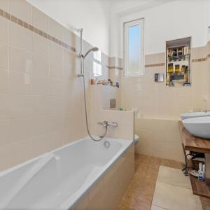 Cannes Petit Juas : Villa proche du centre-ville à pied à vendre