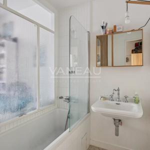Bel appartement traversant de 58 m² – Lumière, volumes et charme