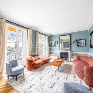 Paris XVIe - Victor Hugo - Dernier étage rénové avec balcon