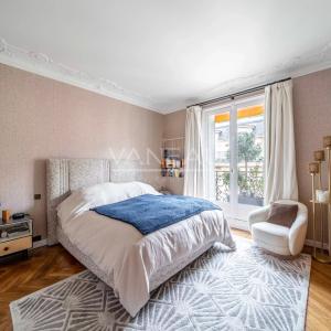 Paris XVIe - Victor Hugo - Dernier étage rénové avec balcon