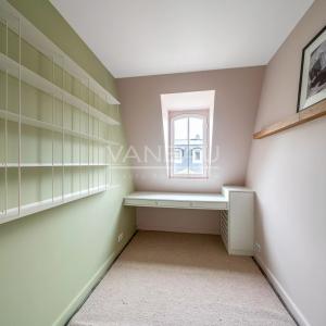 Paris XVIe - Victor Hugo - Dernier étage rénové avec balcon