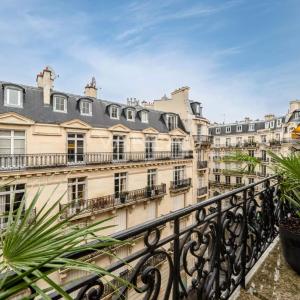Paris XVIe - Victor Hugo - Dernier étage rénové avec balcon