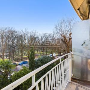 Paris XVIe - Vue tour Eiffel.