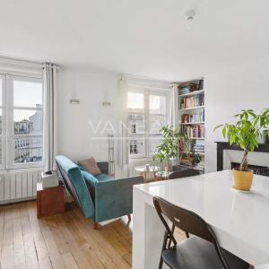 Exclusivité  - Paris 4e - Rue Saint-Antoine - vue dégagée et ens