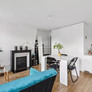 Exclusivité  - Paris 4e - Rue Saint-Antoine - vue dégagée et ens