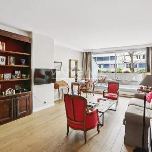 Paris XIVe - Proche du Jardin du Luxembourg - Appartement familial de 3 chambres avec extérieur