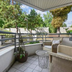 SURESNES - Appartement familial avec terrasse et balcon.