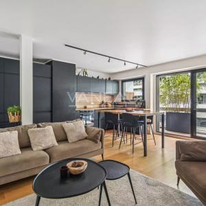 PARIS VIIe - Rue Clerc - Etage élevé avec balcon terrasse.