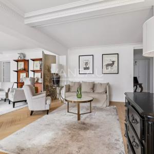 Paris VIIIe - Rue du Faubourg Saint-Honoré