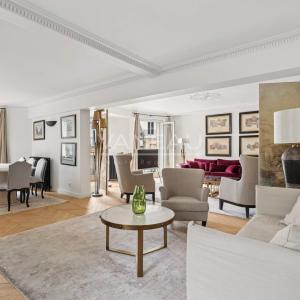 Paris VIIIe - Rue du Faubourg Saint-Honoré