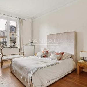 Paris VIIIe - A proximité du parc Monceau et de l’Etoile.