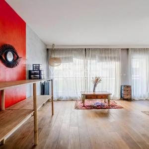 Terrasse et balcon. Cave et parking