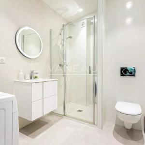 PARIS XVIe - VICTOR HUGO - Magnifique deux pièces au calme absol