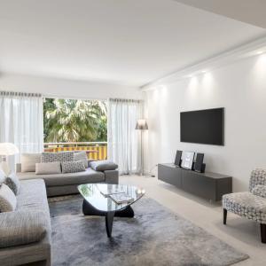 Appartement 3 pièces entièrement rénové à vendre - Cannes Montro